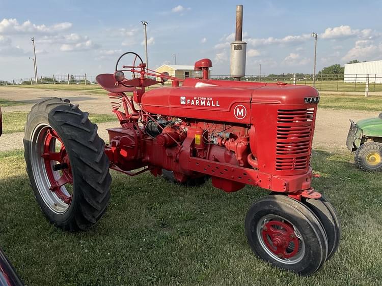 Farmall M Equipment Image0