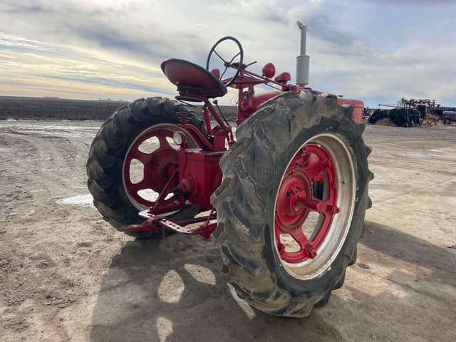 Image of Farmall M equipment image 2