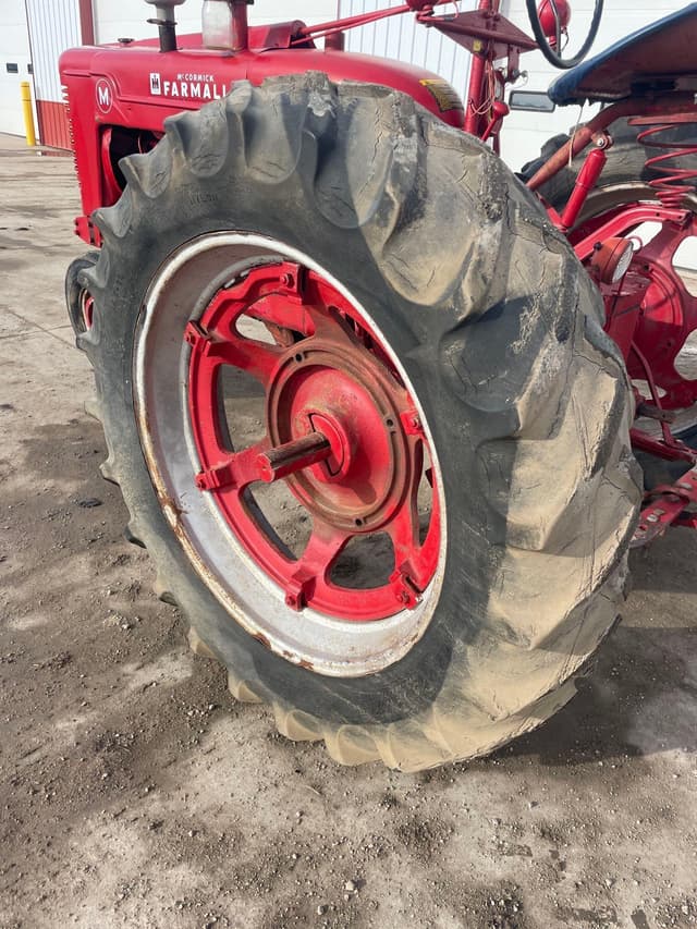 Image of Farmall M equipment image 4