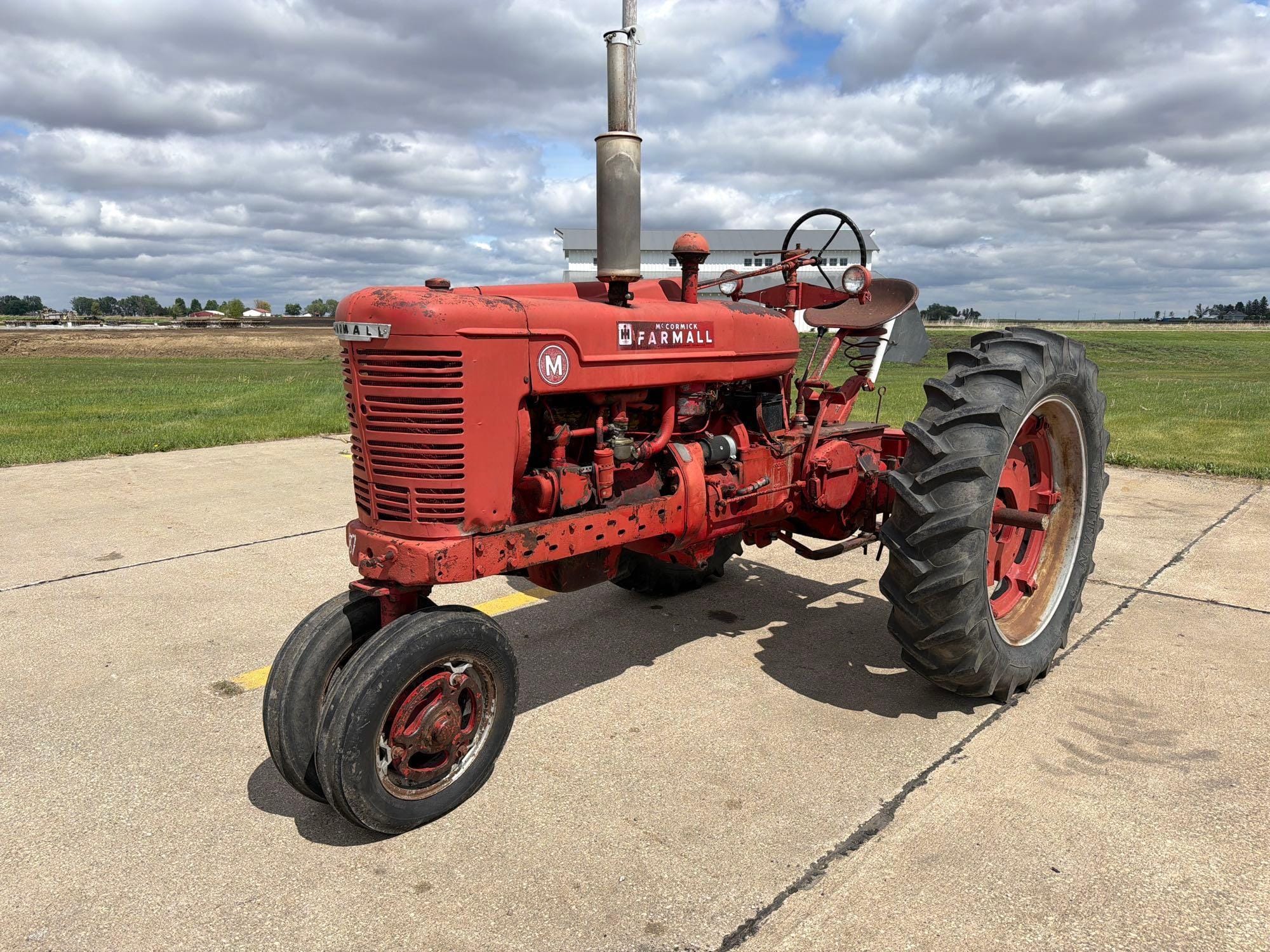 Farmall M Equipment Image0