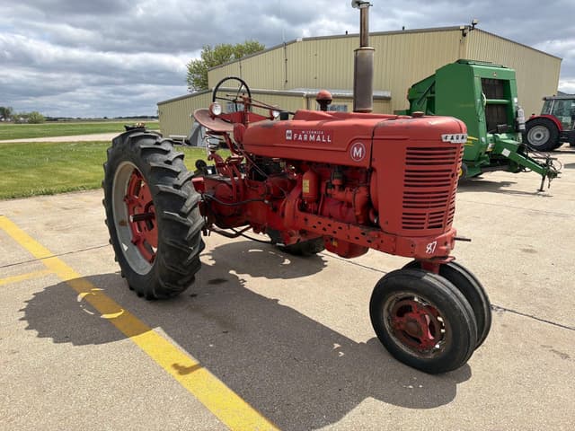 Image of Farmall M equipment image 2