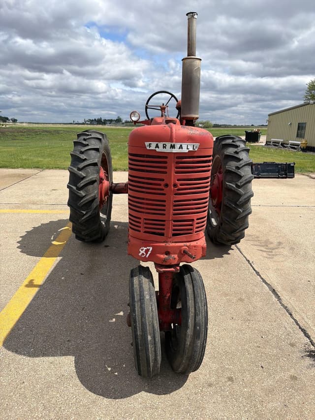 Image of Farmall M equipment image 1