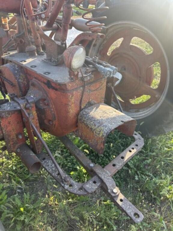 Image of Farmall M equipment image 3