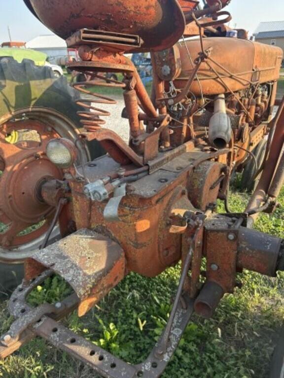 Image of Farmall M equipment image 4