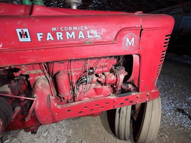 Image of Farmall M equipment image 2