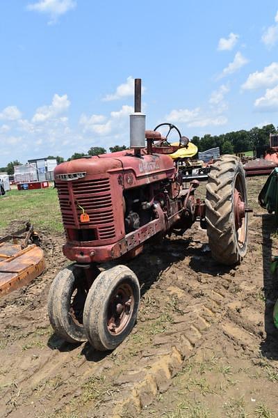 Image of Farmall M equipment image 1