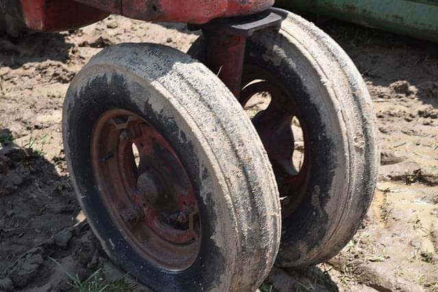 Image of Farmall M equipment image 4