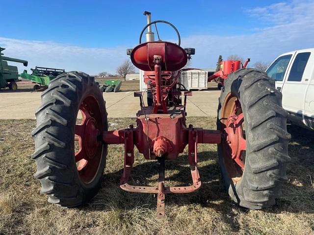 Image of Farmall M equipment image 2