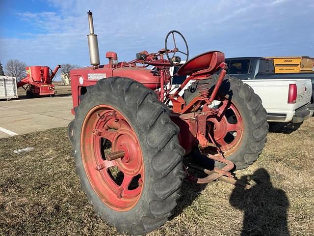 Image of Farmall M equipment image 1