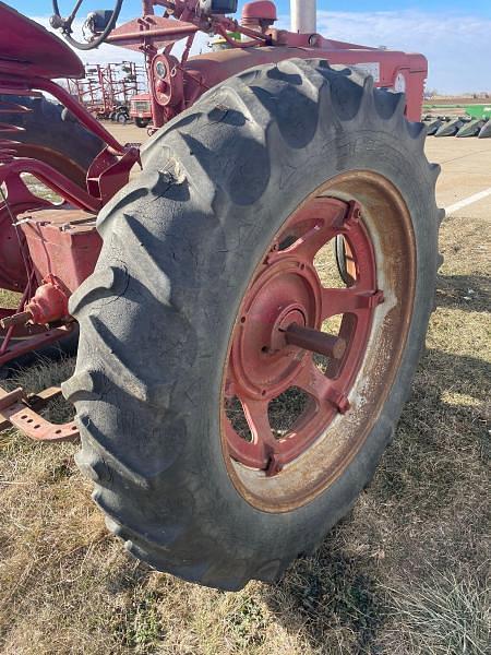 Image of Farmall M equipment image 4