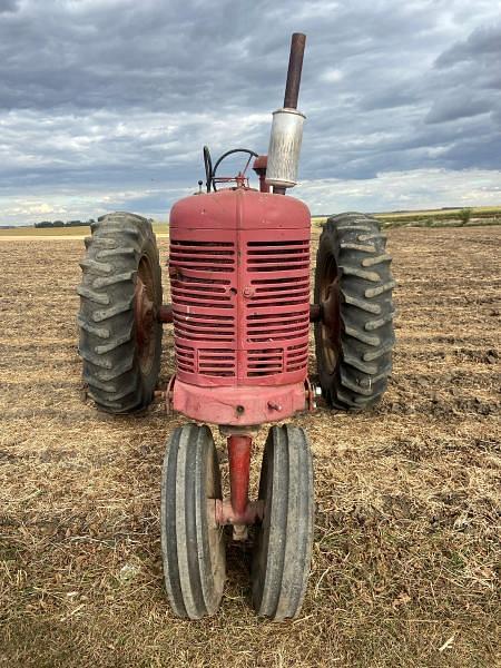 Image of Farmall M equipment image 1