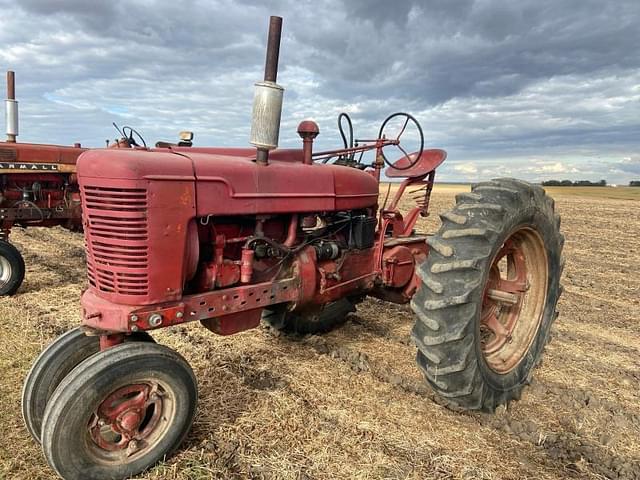 Image of Farmall M equipment image 2