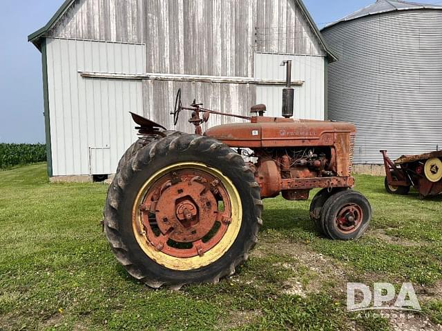 Image of Farmall M equipment image 3