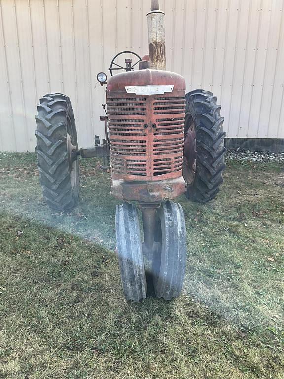 Image of Farmall M equipment image 1