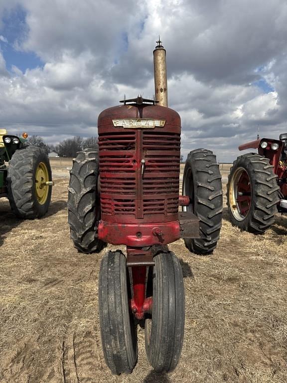 Image of Farmall M equipment image 1