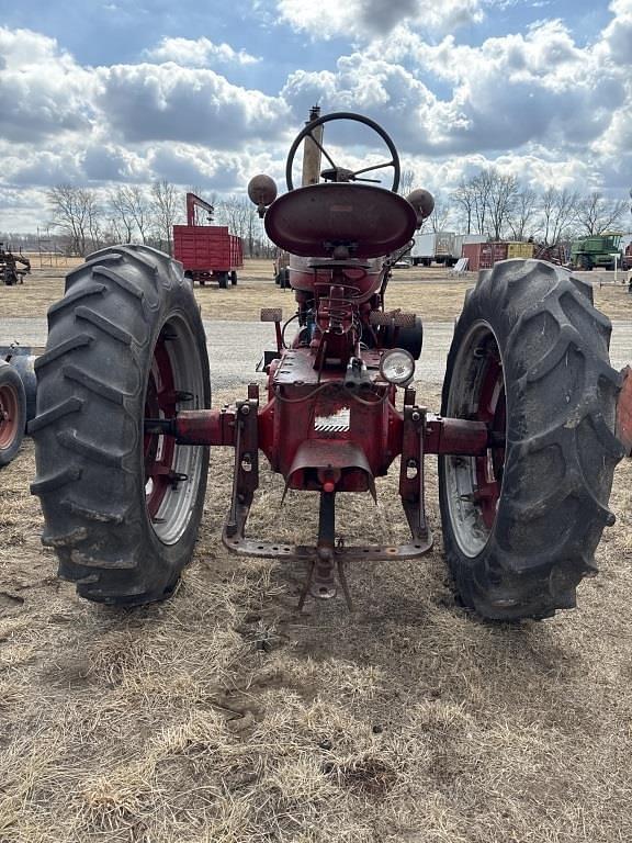 Image of Farmall M equipment image 3