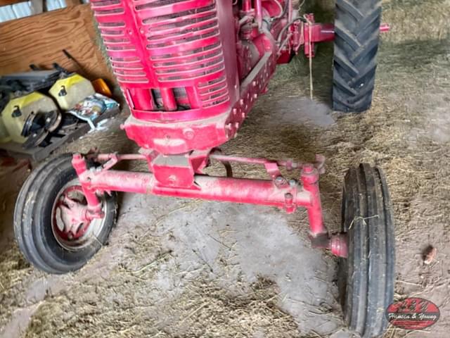 Image of Farmall M equipment image 1