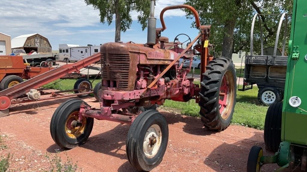 Farmall M Equipment Image0
