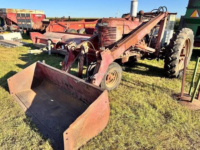 Image of Farmall M equipment image 3