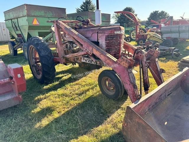 Image of Farmall M equipment image 1