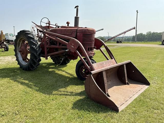 Image of Farmall M equipment image 1