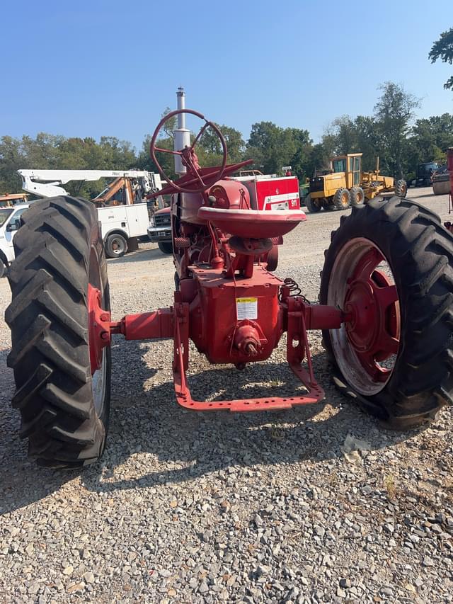 Image of Farmall M equipment image 2