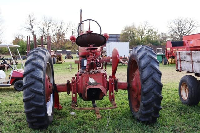 Image of Farmall M equipment image 4