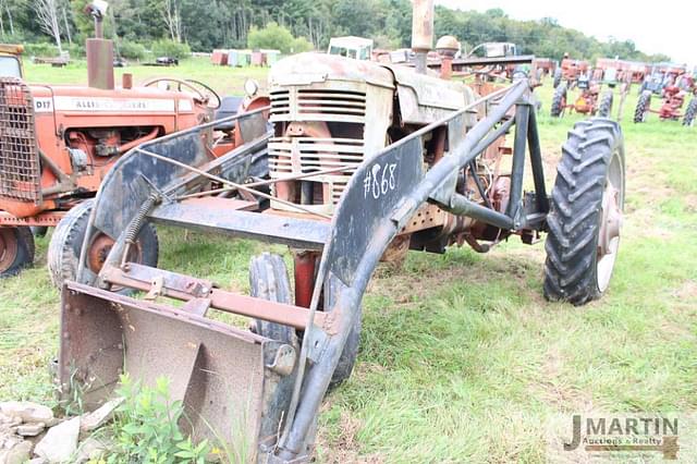 Image of Farmall M equipment image 1