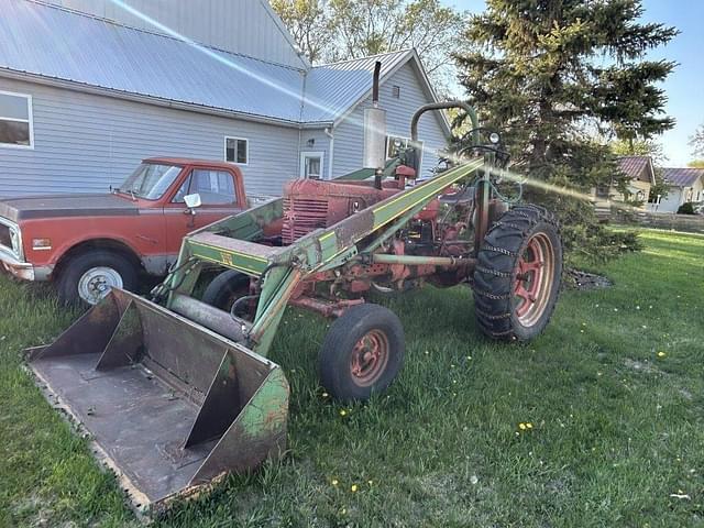 Image of Farmall M equipment image 4