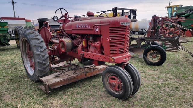 Image of Farmall M equipment image 2