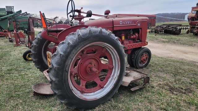 Image of Farmall M equipment image 3