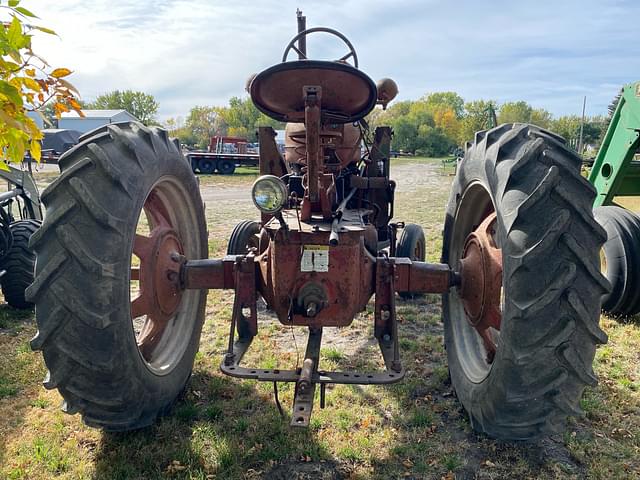 Image of Farmall M equipment image 4