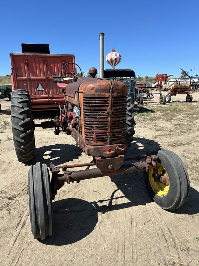 Image of Farmall M equipment image 1