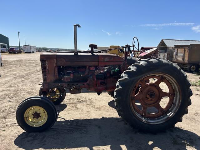 Image of Farmall M equipment image 3