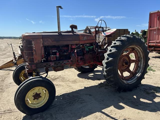 Image of Farmall M equipment image 2