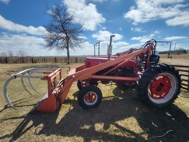 Image of Farmall M equipment image 1