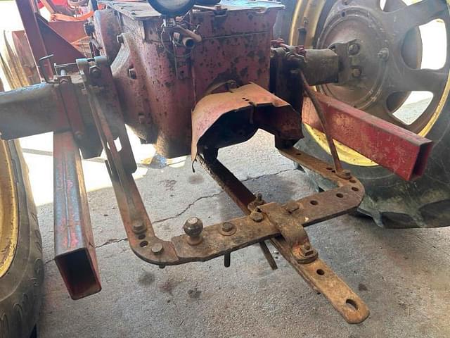 Image of Farmall M equipment image 4
