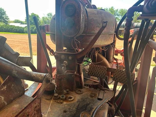 Image of Farmall M equipment image 3