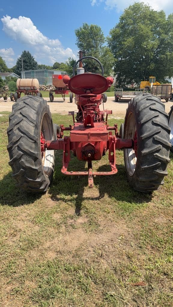 Image of Farmall M equipment image 3