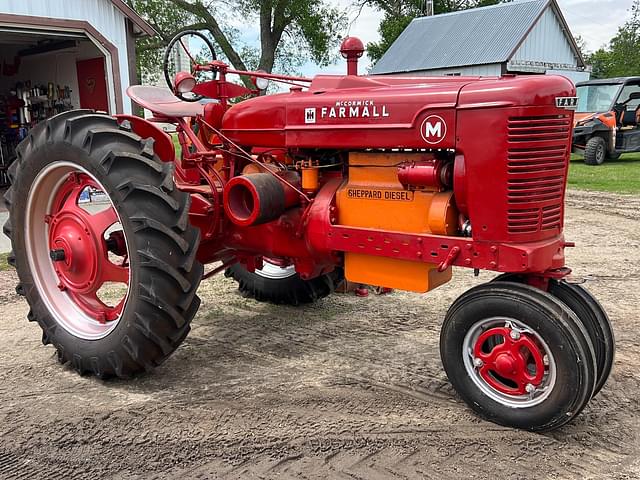 Image of Farmall M equipment image 1