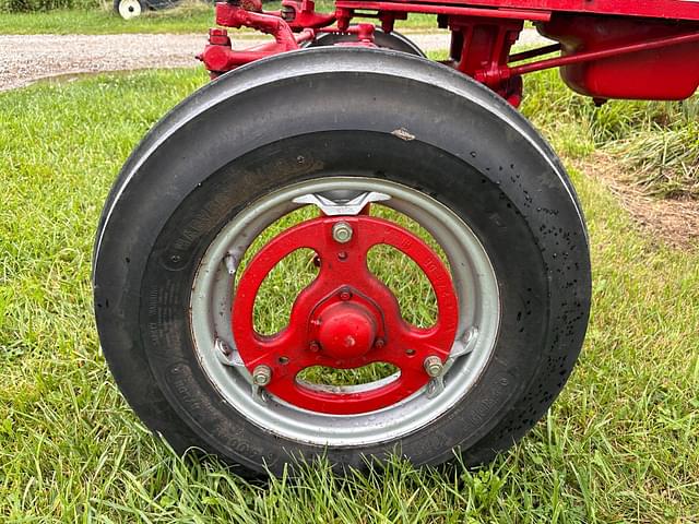 Image of Farmall M equipment image 2