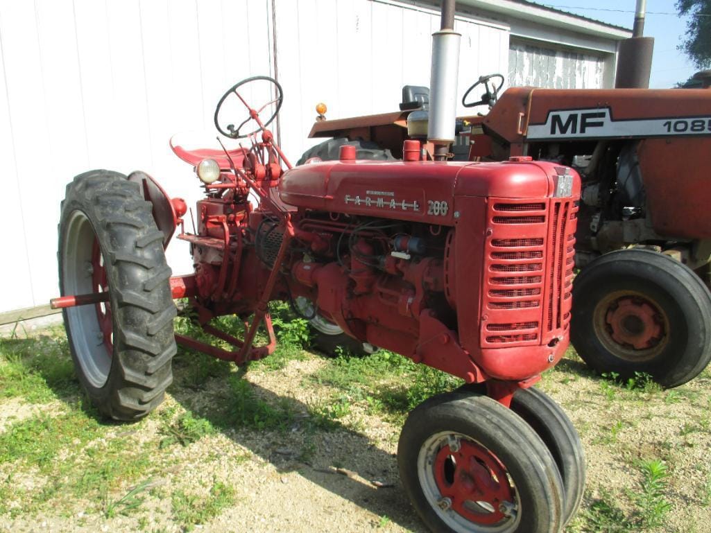 Main image Farmall 200