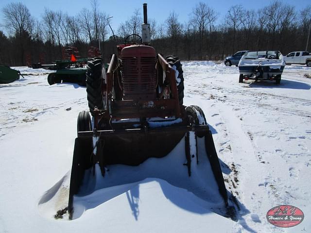 Image of Farmall M equipment image 3