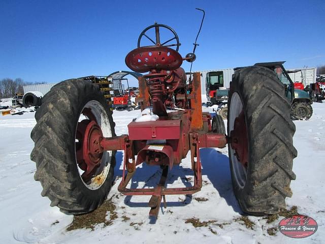 Image of Farmall M equipment image 1