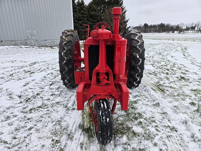 Image of Farmall F-12 equipment image 4