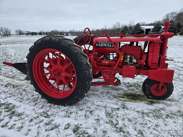Image of Farmall F-12 equipment image 2