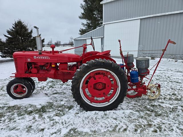 Image of Farmall H equipment image 1