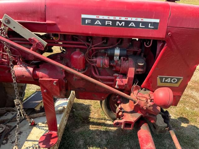Image of Farmall 140 equipment image 1