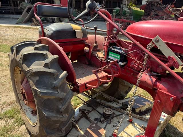 Image of Farmall 140 equipment image 2