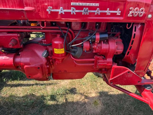 Image of Farmall 200 equipment image 2